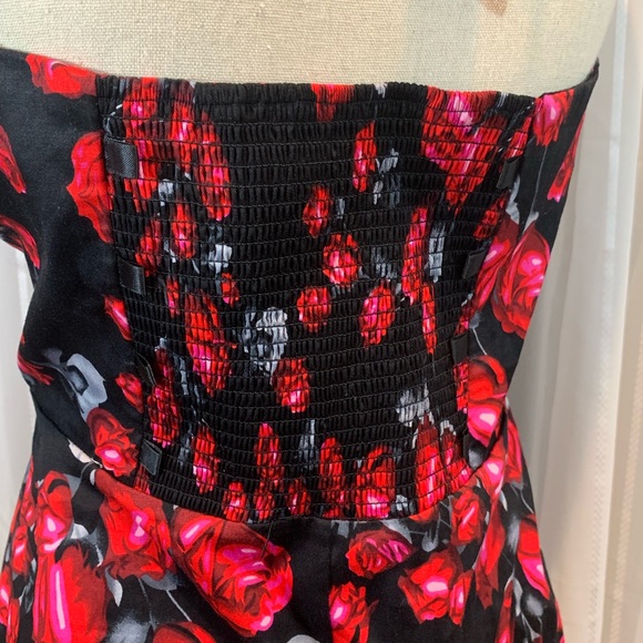 Retro style dress. Black w/ red roses design. XXXL - Picture 6 of 7
